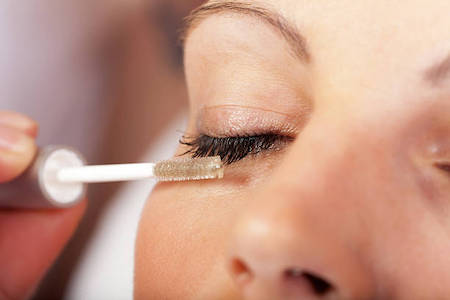 How to apply argan oil on eyelashes